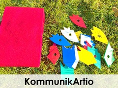 KommunikArtio: Augenbinden und Spielfiguren in verschiedenen Formen und Farben